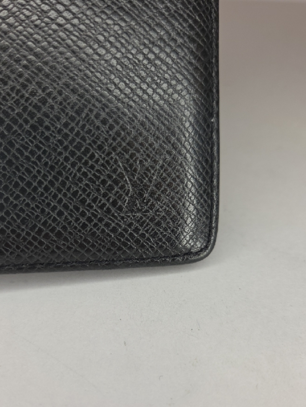 Louis Vuitton Black Taiga Textured Leather Slim Wallet - Picture 11 of 11